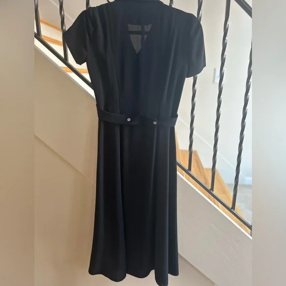 Elegant Black Button-Down Midi Dress - Picture 4 of 10